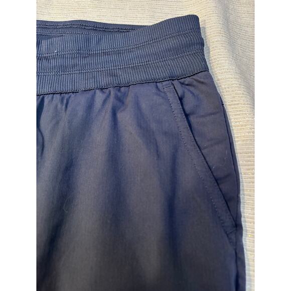 Ladies North Face Navy Athletic Shorts Large with Pocket - Picture 6 of 9
